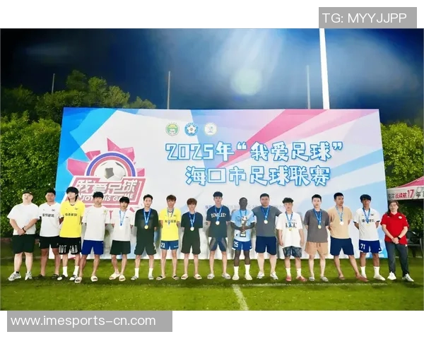 球星精彩转场庆祝时刻:足球场上的激情与荣耀 球星精彩转场庆祝时刻:足球场上的激情与荣耀